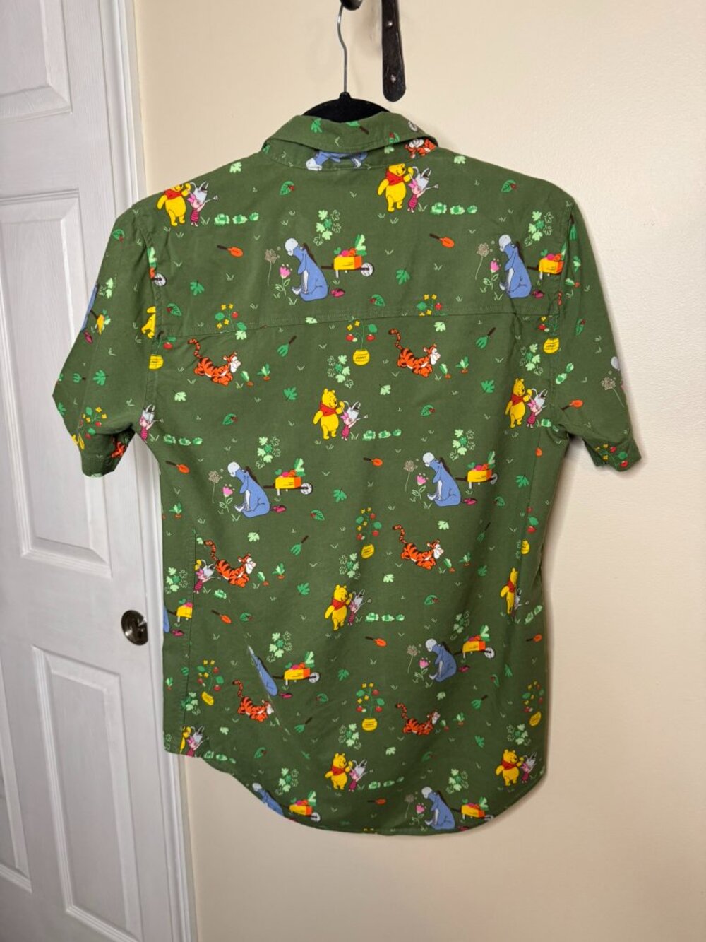 Disney Winnie the Pooh Button-Up Shirt forest green size XS short sleeve - Picture 2 of 7